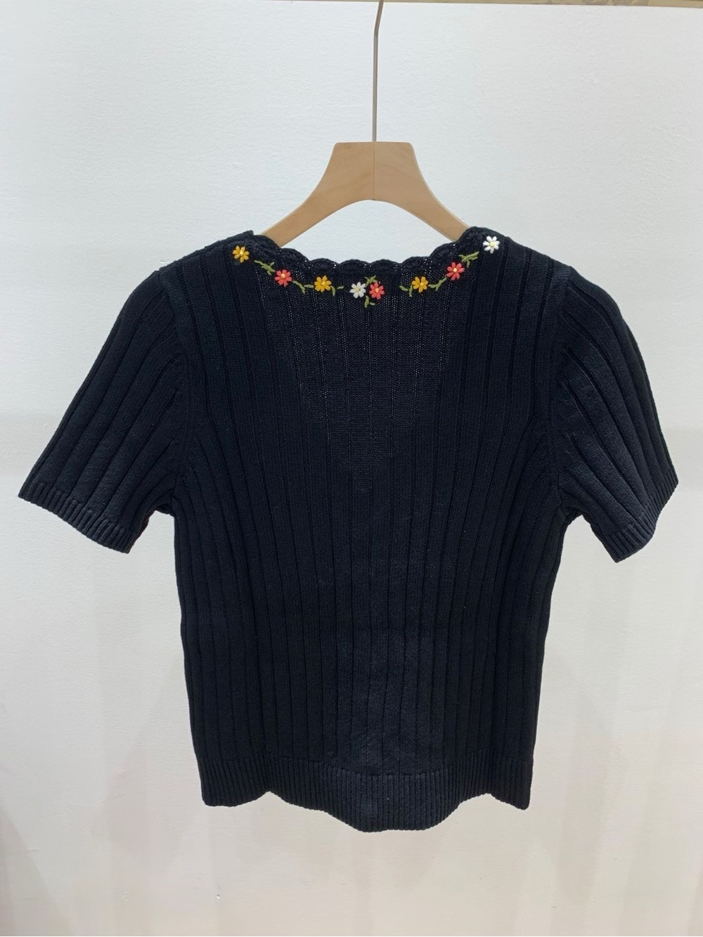 SEZANE Black Floral Embroidered Short Sleeve Ribbed Knit Iliana Cardigan, S M L - Picture 7 of 9